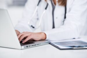 Leia mais sobre o artigo Quais as vantagens no uso do Chatbot para clínicas médicas?