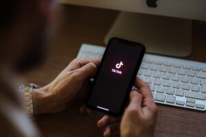 Leia mais sobre o artigo Tiktok para médicos: saiba qual a melhor estratégia